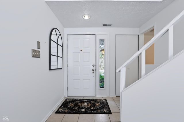 7725 Harbour Isle, Indianapolis, IN 46240