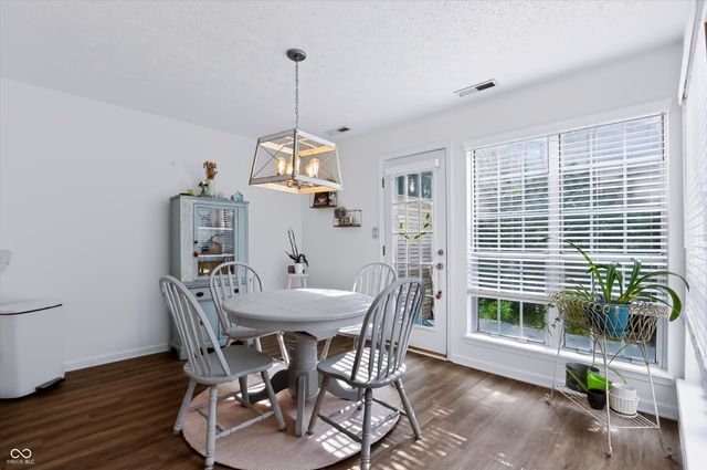 7725 Harbour Isle, Indianapolis, IN 46240