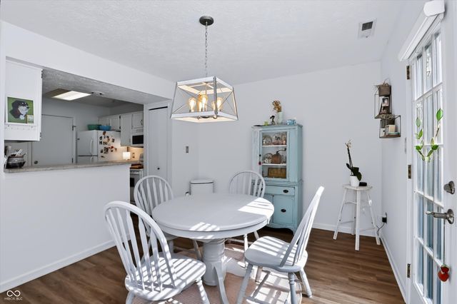 7725 Harbour Isle, Indianapolis, IN 46240