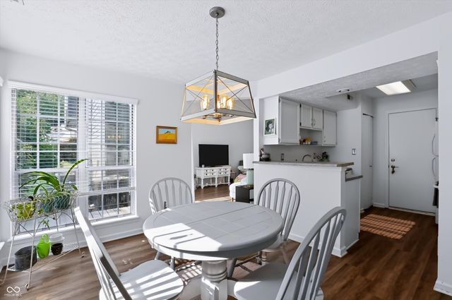 7725 Harbour Isle, Indianapolis, IN 46240