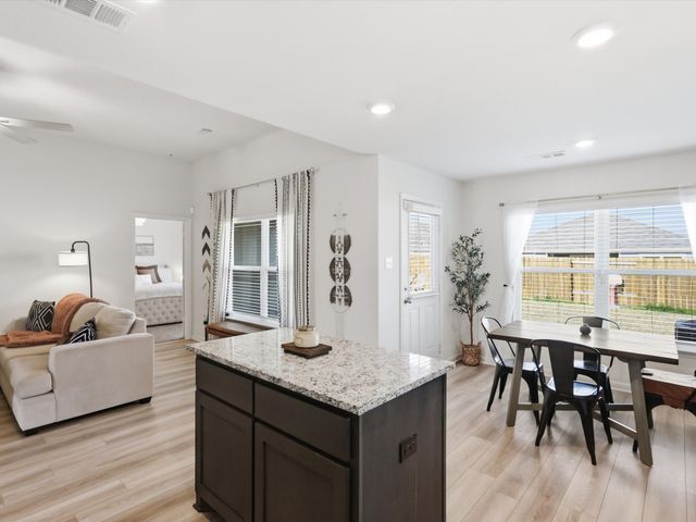 916 American Flyer, Fort Worth, TX 76108