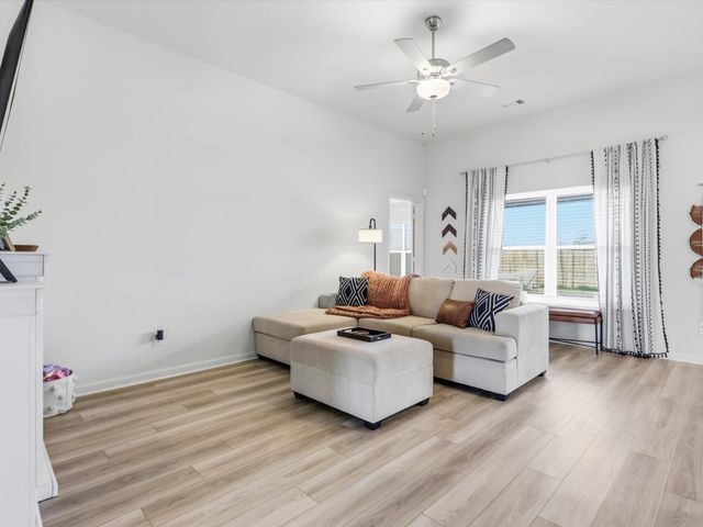 916 American Flyer, Fort Worth, TX 76108