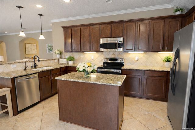 237 FISCHER DR, Boerne, TX 78006