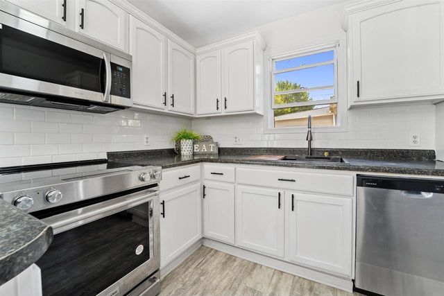 521 E 2ND STREET, Kimberly, WI 54136