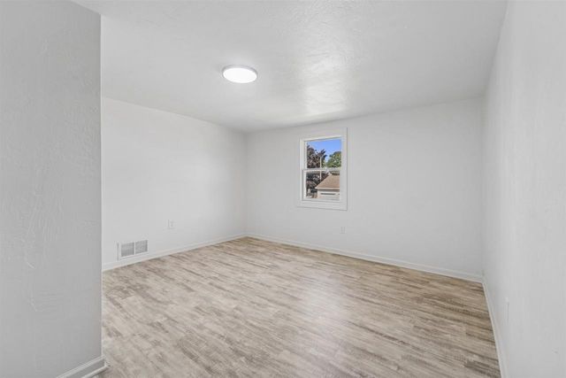 521 E 2ND STREET, Kimberly, WI 54136