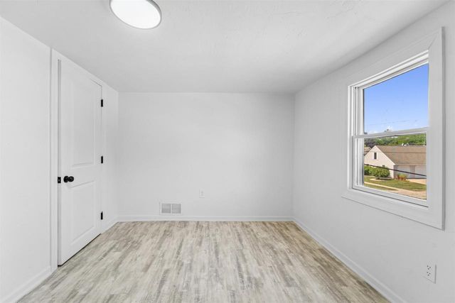 521 E 2ND STREET, Kimberly, WI 54136