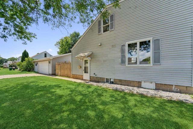 521 E 2ND STREET, Kimberly, WI 54136