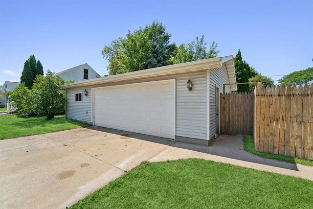 521 E 2ND STREET, Kimberly, WI 54136