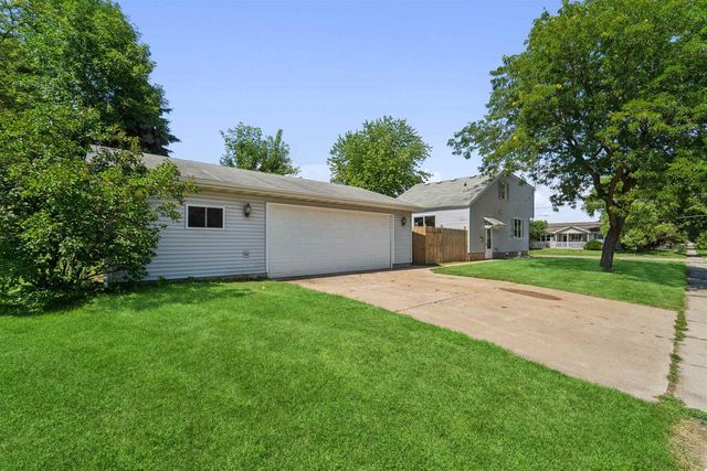 521 E 2ND STREET, Kimberly, WI 54136