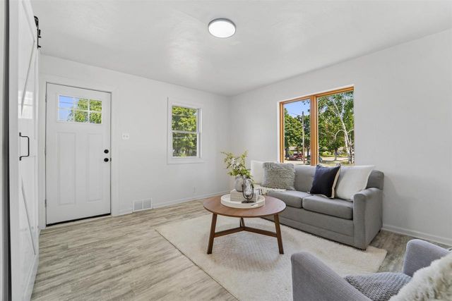 521 E 2ND STREET, Kimberly, WI 54136