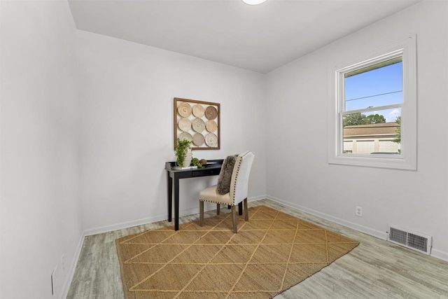 521 E 2ND STREET, Kimberly, WI 54136