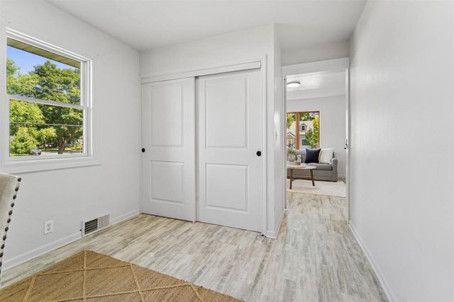 521 E 2ND STREET, Kimberly, WI 54136