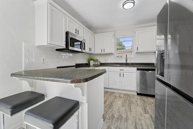 521 E 2ND STREET, Kimberly, WI 54136