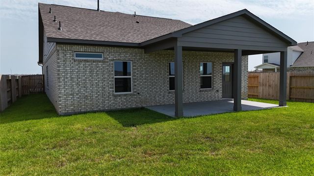 1929 N Riverside Circle, Dayton, TX 77535