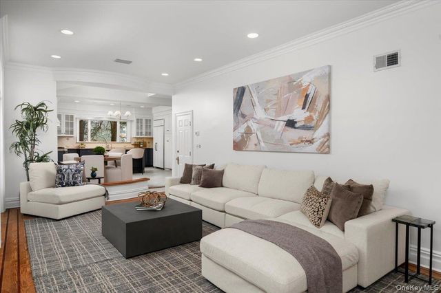 31 Howell Avenue, Larchmont, NY 10538