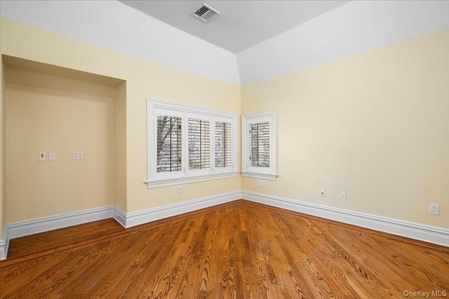 31 Howell Avenue, Larchmont, NY 10538