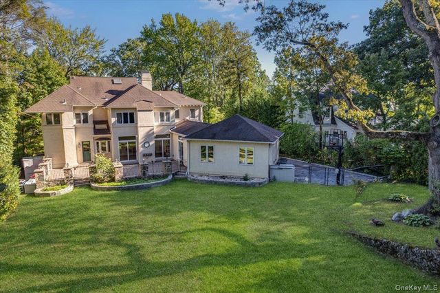 31 Howell Avenue, Larchmont, NY 10538