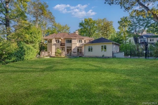 31 Howell Avenue, Larchmont, NY 10538