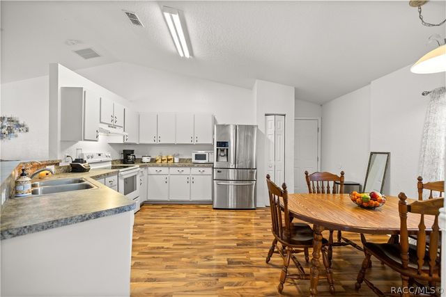 7090 SE 124th Lane, Belleview, FL 34420