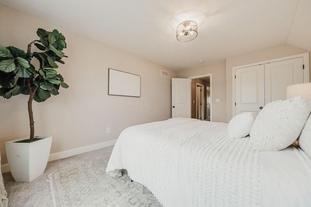 5228 Estuary Lane, 13B, Dublin, OH 43016