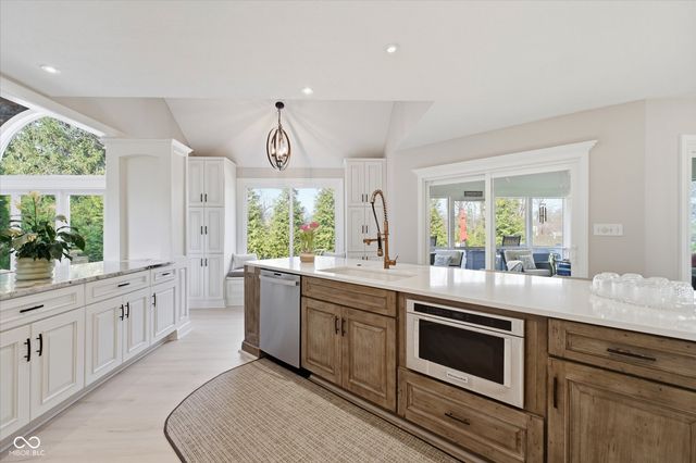 21187 Westbay Circle, Noblesville, IN 46062