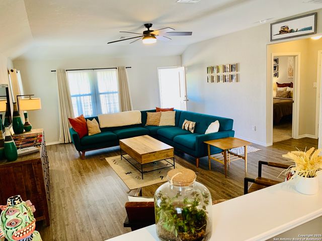 5677 Cross Over, New Braunfels, TX 78132