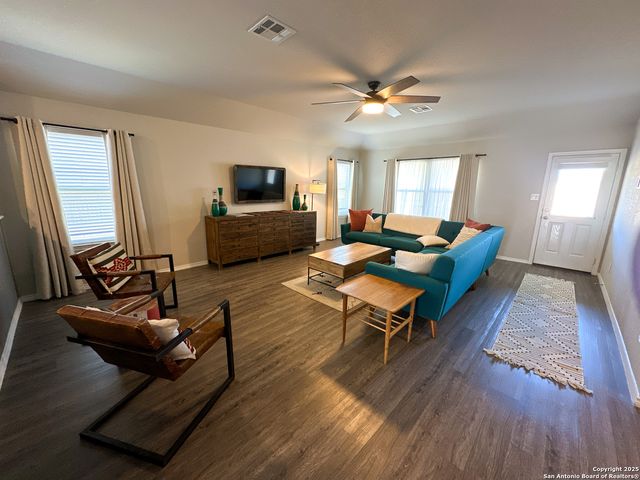 5677 Cross Over, New Braunfels, TX 78132