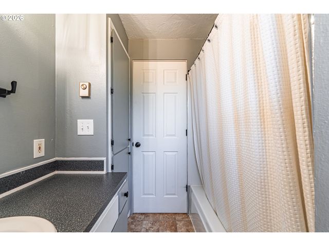 2410 GILHAM Rd, Eugene, OR 97408