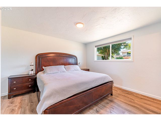 2410 GILHAM Rd, Eugene, OR 97408