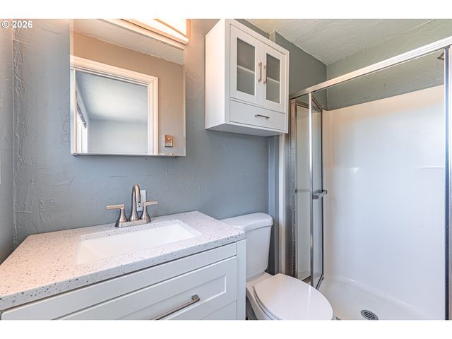 2410 GILHAM Rd, Eugene, OR 97408