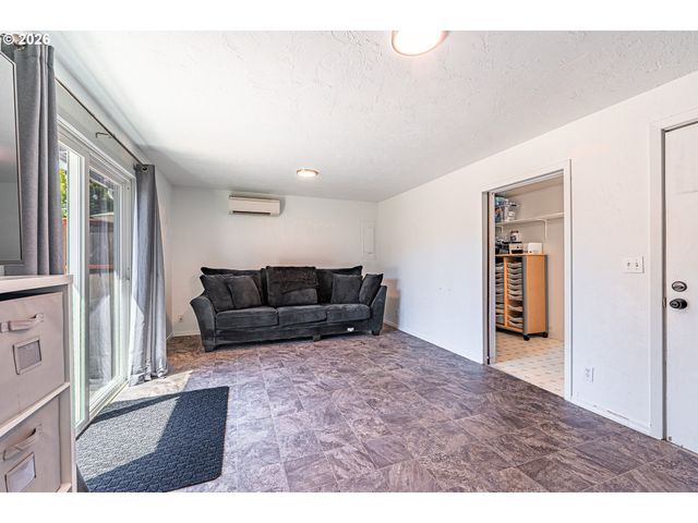 2410 GILHAM Rd, Eugene, OR 97408
