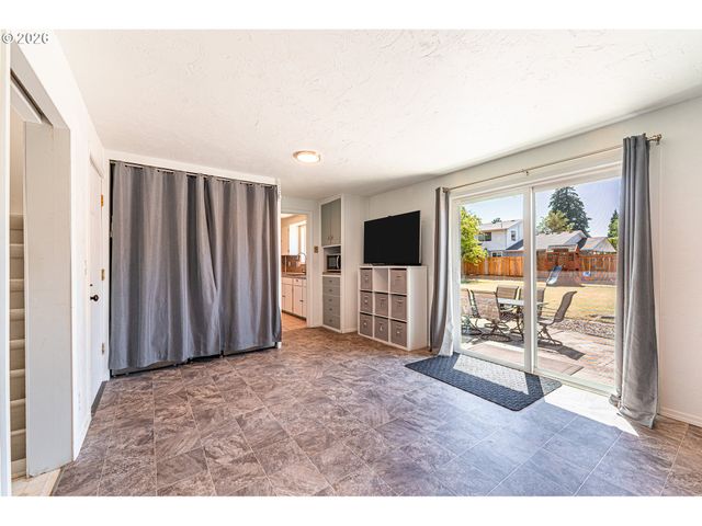 2410 GILHAM Rd, Eugene, OR 97408