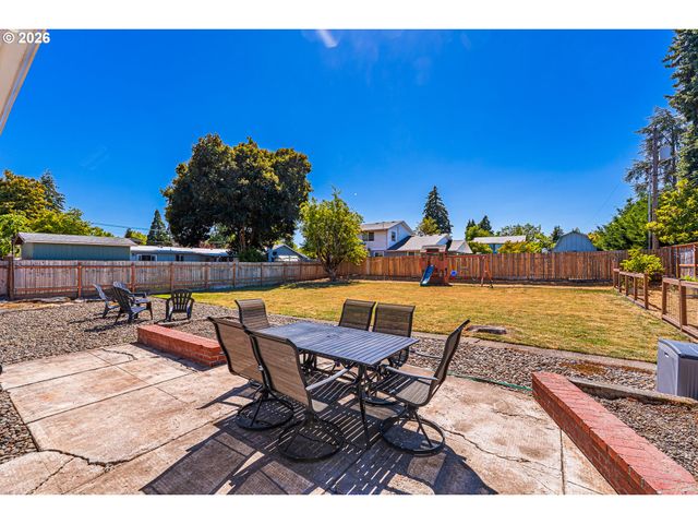 2410 GILHAM Rd, Eugene, OR 97408