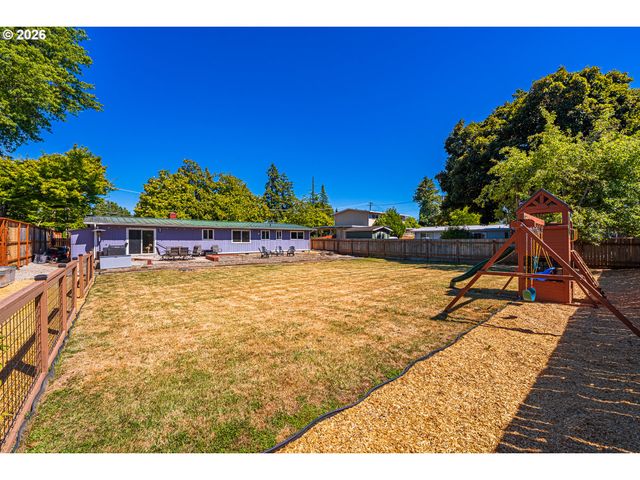 2410 GILHAM Rd, Eugene, OR 97408