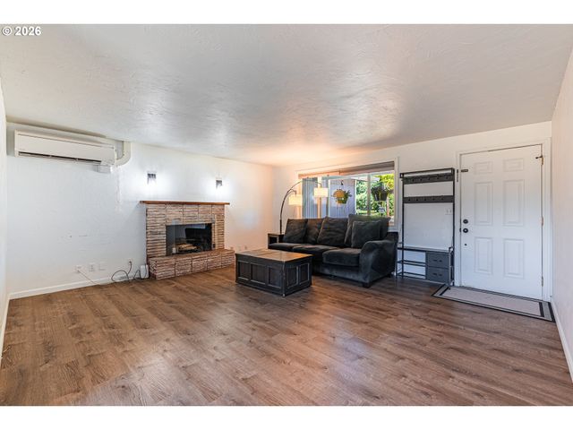 2410 GILHAM Rd, Eugene, OR 97408