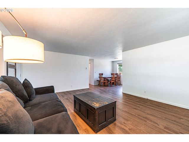 2410 GILHAM Rd, Eugene, OR 97408