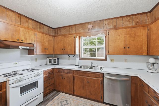 5906 W Republican Road, Jacksonville, AR 72076