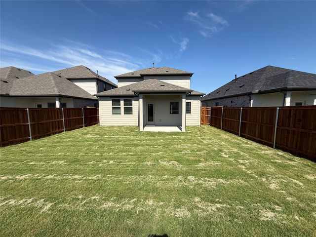 1233 Wolfsbane Drive, Lavon, TX 75166