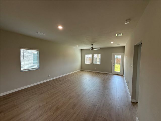 1233 Wolfsbane Drive, Lavon, TX 75166
