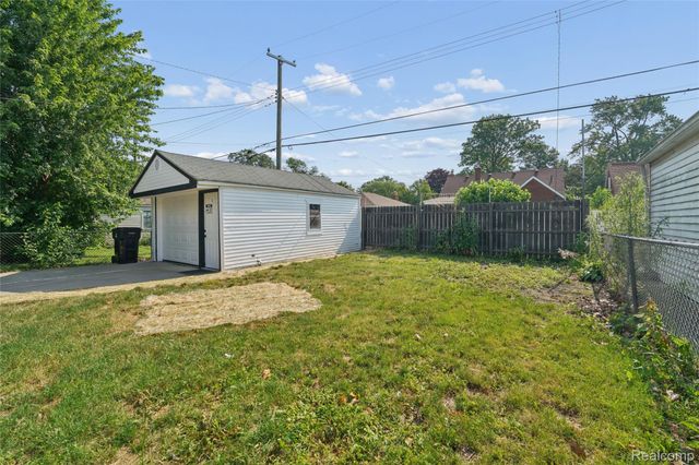 2745 21st Street, Wyandotte, MI 48192