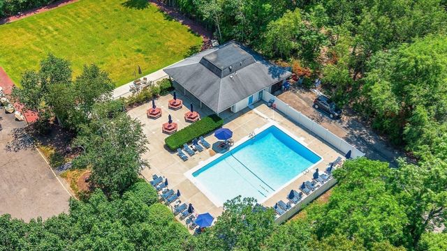 8 Beals Cove Rd K, Hingham, MA 02043