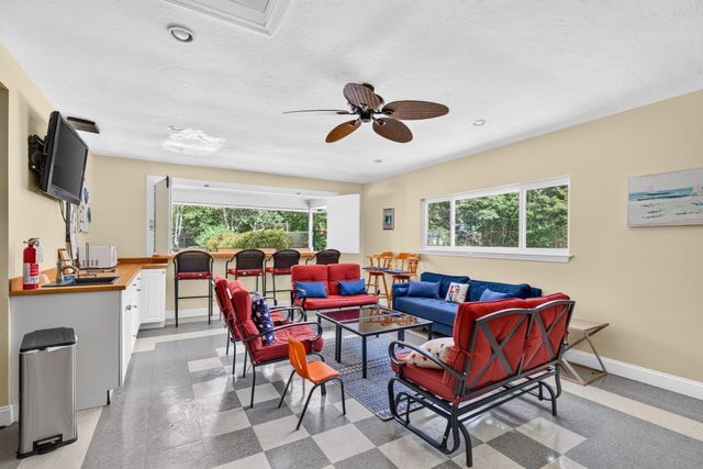 8 Beals Cove Rd K, Hingham, MA 02043