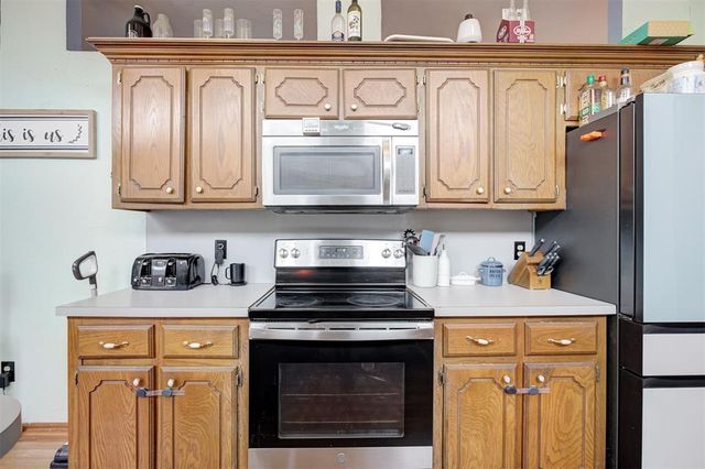 700 Greenfield Drive, Yukon, OK 73099