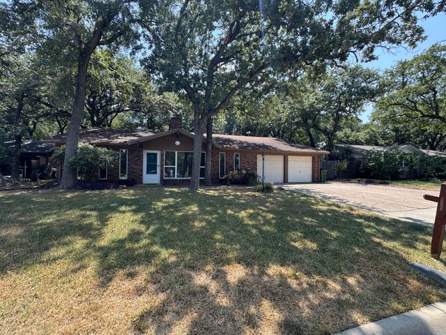 1233 Kathryn Street, Hurst, TX 76053