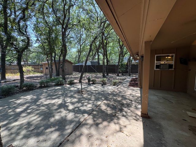 1233 Kathryn Street, Hurst, TX 76053