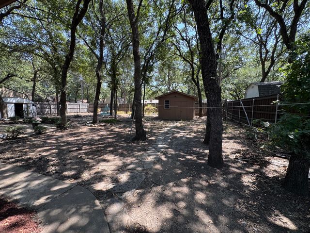 1233 Kathryn Street, Hurst, TX 76053