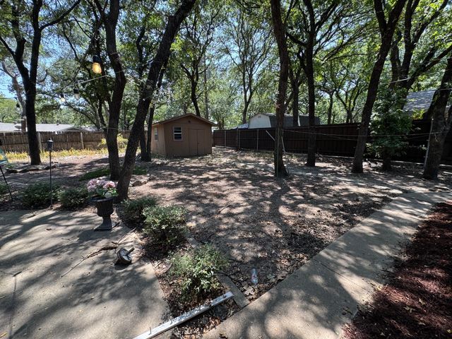1233 Kathryn Street, Hurst, TX 76053