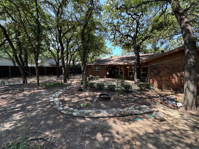 1233 Kathryn Street, Hurst, TX 76053