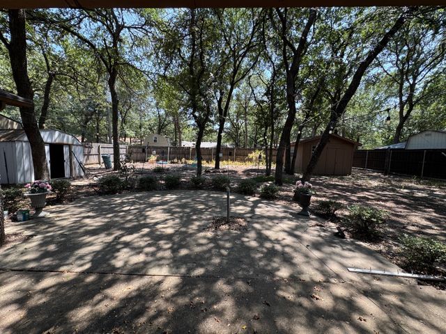 1233 Kathryn Street, Hurst, TX 76053