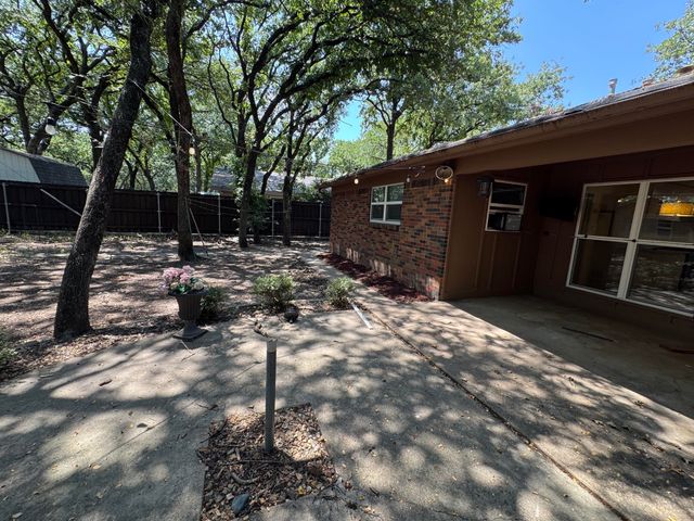 1233 Kathryn Street, Hurst, TX 76053